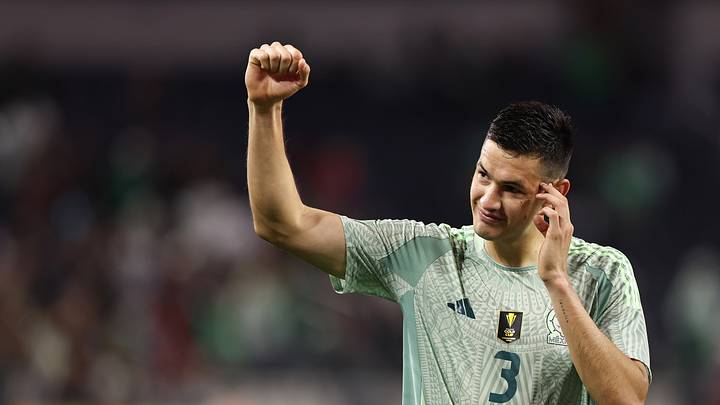 César Montes ya reporta con el Tri. César Montes ya reporta con el Tri.