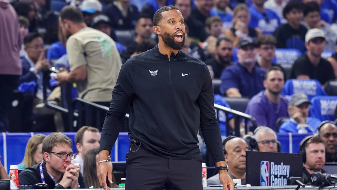 Apr 17, 2026; Orlando, Florida, USA; Charlotte Hornets head coach Charles Lee during the first quarter against the Orlando Magic during the play-in rounds of the 2026 NBA Playoffs at Kia Center. Mandatory Credit: Mike Watters-Imagn Images