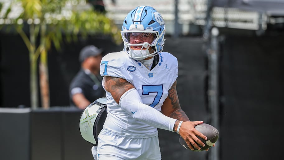 North Carolina Tar Heels quarterback Gio Lopez (7) warms up before the game against the UCF Knights.