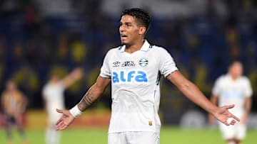 Arezo será titular do Grêmio mais uma vez vez