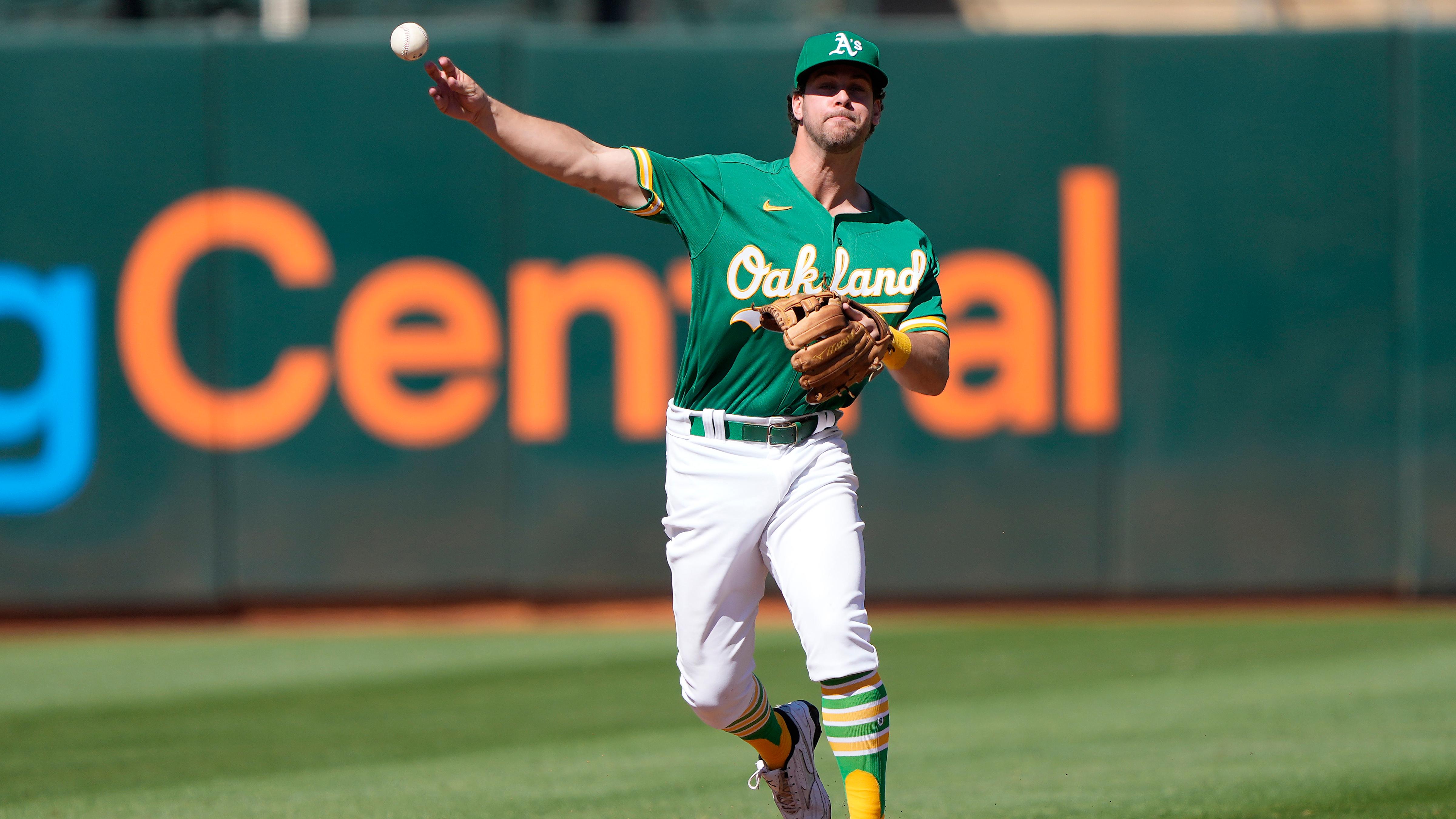Blue Jays sign infielder Ernie Clement to a minor league contract