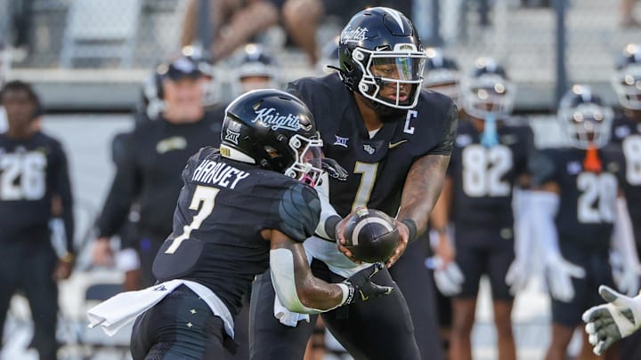 Aug 29, 2024; Orlando, Florida, USA; UCF Knights quarterback KJ Jefferson (1) hands off to running back RJ Harvey (7) during the first quarter against the New Hampshire Wildcats at FBC Mortgage Stadium. Mandatory Credit: Mike Watters-Imagn Images