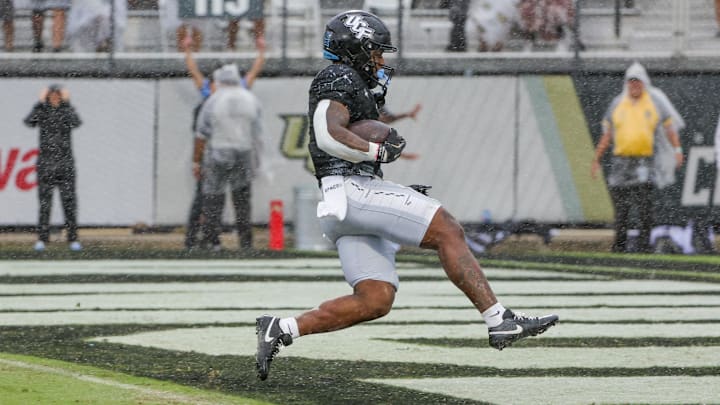 Nov 2, 2024; Orlando, Florida, USA; UCF Knights running back RJ Harvey (7) scores a touchdown against the Arizona Wildcats during the first quarter at FBC Mortgage Stadium. Mandatory Credit: Mike Watters-Imagn Images Nov 2, 2024; Orlando, Florida, USA; UCF Knights running back RJ Harvey (7) scores a touchdown against the Arizona Wildcats during the first quarter at FBC Mortgage Stadium. Mandatory Credit: Mike Watters-Imagn Images
