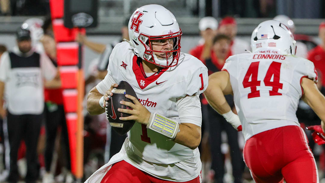 Houston Cougars quarterback Conner Weigman (1) looks to pass during the first quarter against the UCF Knights at Acrisure Bounce House. 
