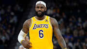 LeBron James debutó en su temporada 19 en la NBA