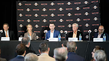 Buster Posey Announces Retirement