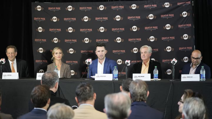 Buster Posey Announces Retirement