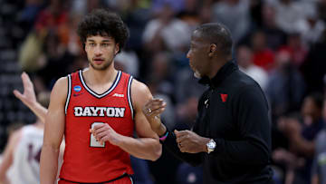Dayton Flyers head coach Anthony Grant talks to forward Nate Santos. The Flyers are favored on Wednesday.