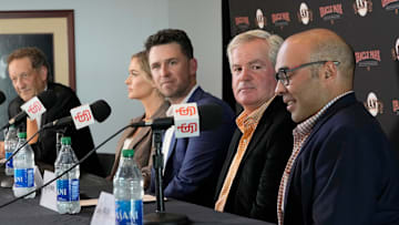 Buster Posey Announces Retirement