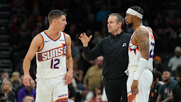 Phoenix Suns head coach Jordan Ott directs guards Collin Gillespie and Jordan Goodwin.