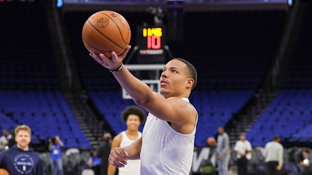 Memphis Desmond Bane (22) Grizzle Guardian (22) warms up before the match against Orlando Magic at the Kia Center. 