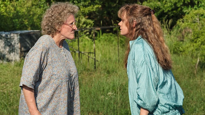 HILLBILLY ELEGY: (L to R) Glenn Close ("Mamaw”), Amy Adams (“Bev”). Photo Cr. Lacey Terrell/NETFLIX © 2020