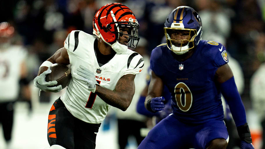 Bengals wide receiver Ja'Marr Chase runs after a catch as Ravens linebacker Roquan Smith pursues.