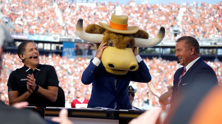 Lee Corso picks Texas to win as Mark Cuban, left, and Kirk Herbstreit laugh during ESPN's College GameDay show before the Red River Showdown college football game between the University of Oklahoma Sooners (OU) and the University of Texas (UT) Longhorns at the Cotton Bowl in Dallas, Saturday, Oct. 9, 2021.  Oklahoma won 55-48.

Ou Vs Texas