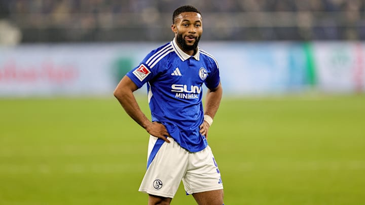 Moussa Sylla im Schalke-Trikot. Das königsblaue Dress könnte er noch länger als erwartet tragen. Moussa Sylla im Schalke-Trikot. Das königsblaue Dress könnte er noch länger als erwartet tragen.