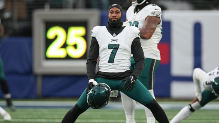 Philadelphia Eagles linebacker Haason Reddick (7) stretches before the game against the New York Giants at MetLife Stadium. 