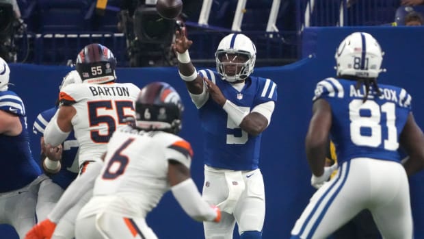 Colts quarterback Anthony Richardson (blue jersey with white helmet/pants) makes a tough throw against the defense. 