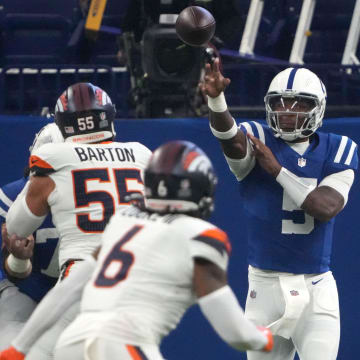 Indianapolis Colts quarterback Anthony Richardson (5) throws a pass during the first half of a preseason game against the Denver Broncos on Sunday, Aug. 11, 2024, at Lucas Oil Stadium in Indianapolis. The Broncos defeated the Colts 34-30.