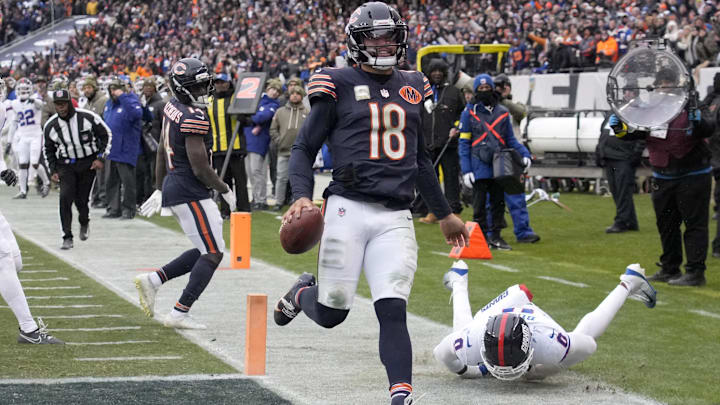 Bears quarterback Caleb Williams scores the game-winning touchdown against the Giants on Sunday.