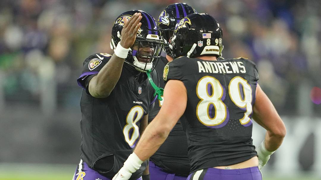 Dec 1, 2024; Baltimore, Maryland, USA; Baltimore Ravens tight end Mark Andrews (89) congratulated by quarterback Lamar Jackson (8) after his first quarter touchdown catch against the Philadelphia Eagles at M&T Bank Stadium. Mandatory Credit: Mitch Stringer-Imagn Images Dec 1, 2024; Baltimore, Maryland, USA; Baltimore Ravens tight end Mark Andrews (89) congratulated by quarterback Lamar Jackson (8) after his first quarter touchdown catch against the Philadelphia Eagles at M&T Bank Stadium. Mandatory Credit: Mitch Stringer-Imagn Images