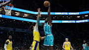 Los Angeles Lakers adquirieron a Mark Williams, desde los Charlotte Hornets, para hacerlo el heredero en la pintura de Anthony Davis