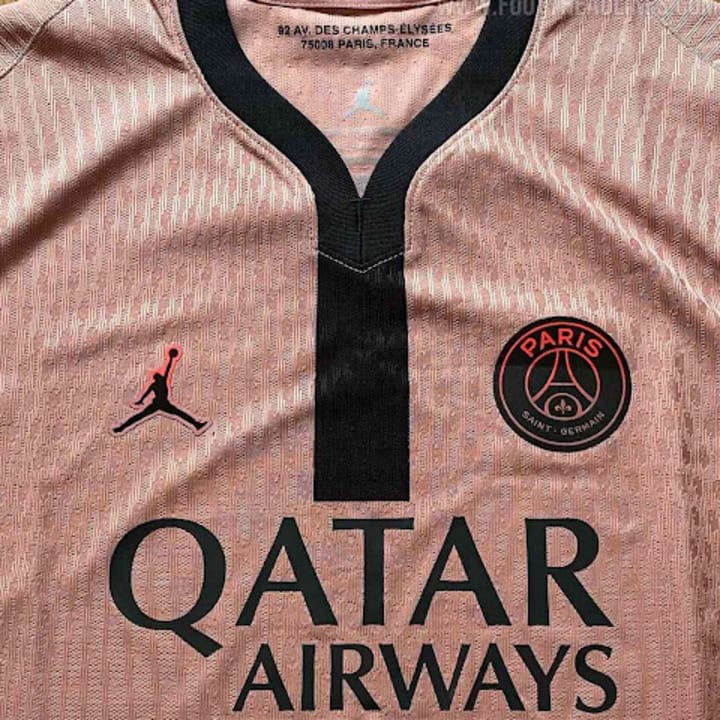 Le maillot third du PSG 2024/25