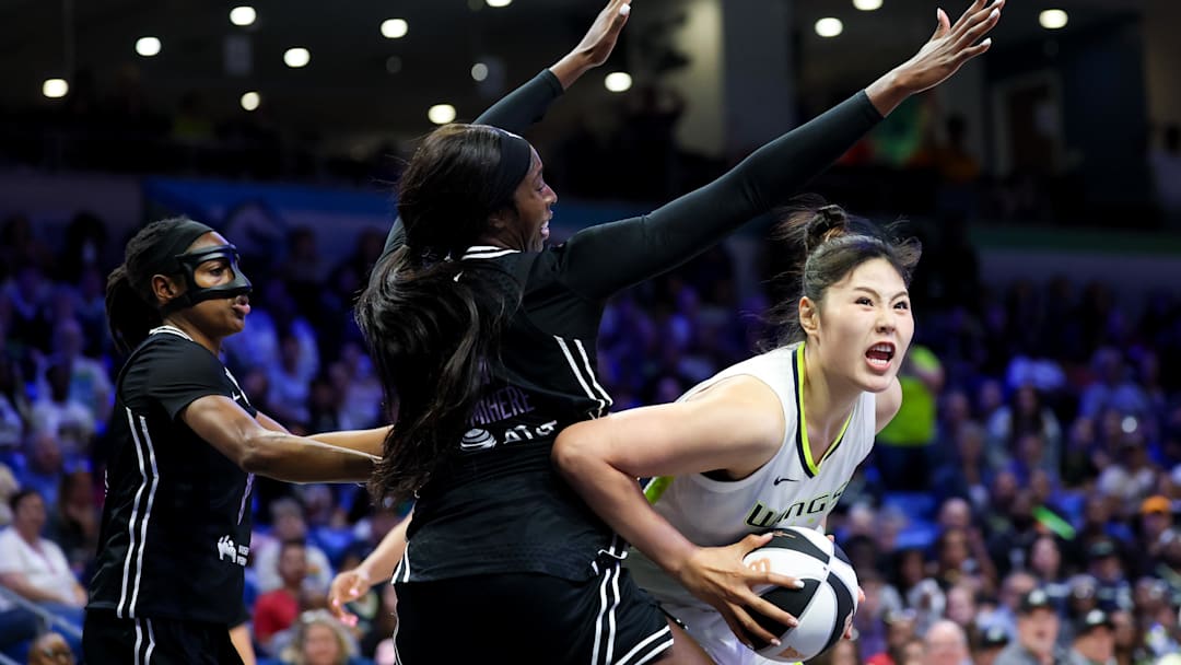 Jun 17, 2025; Arlington, Texas, USA; Dallas Wings center Li
Yueru (28) shoots as Golden State Valkyries forward Laeticia Amihere (3) defends during the second half at College Park Center. Mandatory Credit: Kevin Jairaj-Imagn Images