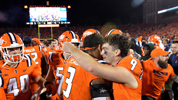 Sep 7, 2024; Champaign, Illinois, USA; Illinois Fighting Illini quarterback Luke Altmyer (9) and teammates celebrate a win ov