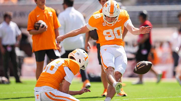 Former Tennessee Volunteers QB Defends Max Gilbert Following Overtime Loss vs. Georgia