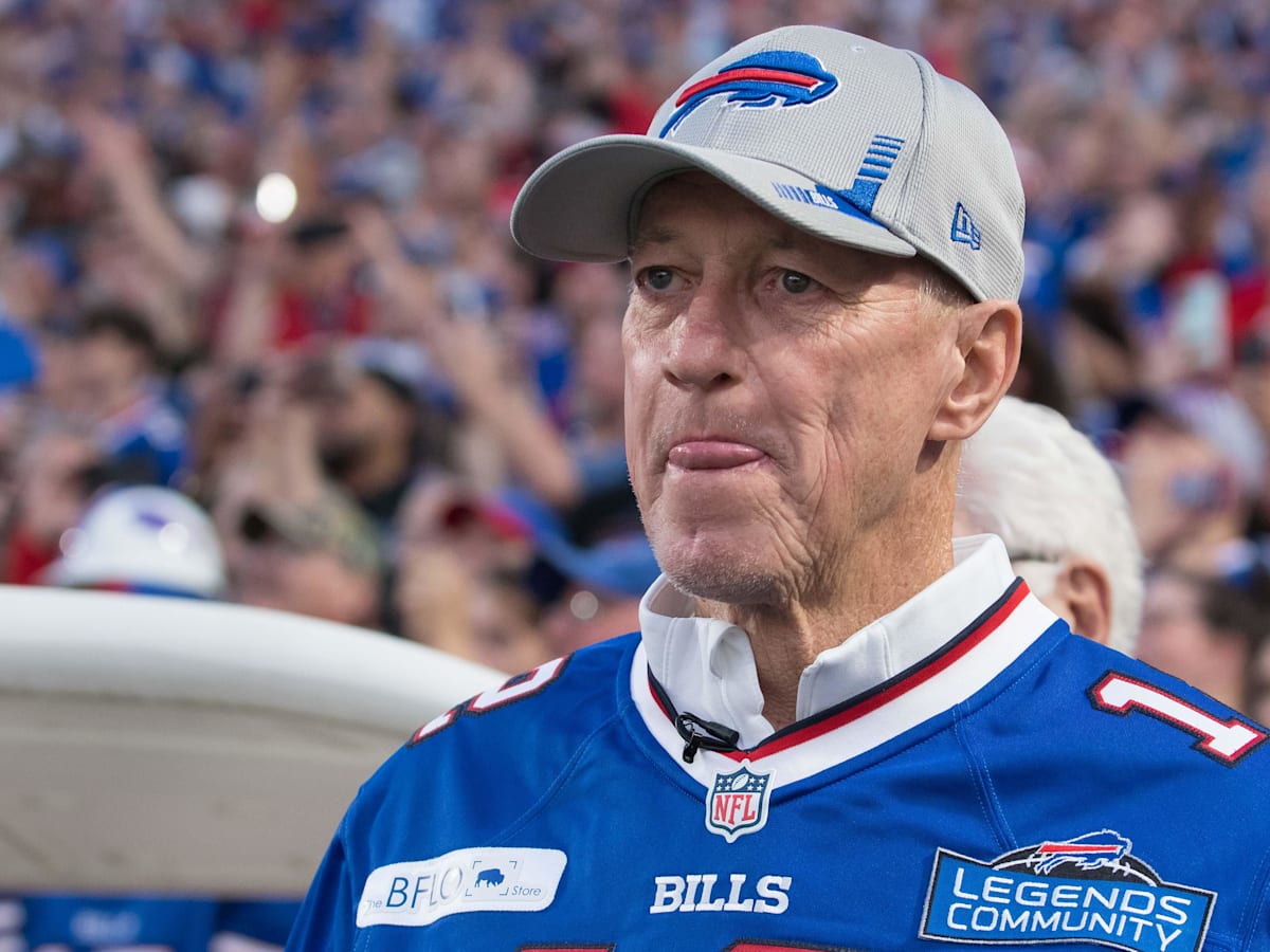 Moved by emotion: Buffalo Bills legend Jim Kelly broke down in tears as he shared his father's worrying health condition, calling on fans to pray during this difficult time. In a tearful confession, Kelly said that his father - his source of motivation and "silent hero" in his life - is fighting a terrible disease every day. He emotionally called on fans to pray together, hoping for a miracle during this difficult time. Jim Kelly's story not only moved the NFL community...