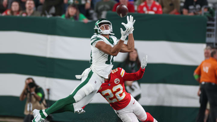 Oct 1, 2023; East Rutherford, New Jersey, USA; New York Jets wide receiver Allen Lazard (10) makes a catch as Kansas City Chiefs cornerback Trent McDuffie (22) defends during the first half at MetLife Stadium. Mandatory Credit: Vincent Carchietta-USA TODAY Sports