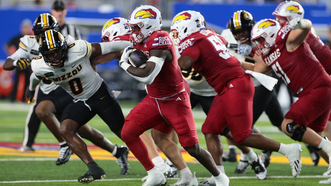Kansas Jayhawks running back Yasin Willis (6) runs the ball against Missouri Tigers during the game inside David Booth Kansas Memorial Stadium on Sept. 11, 2026.