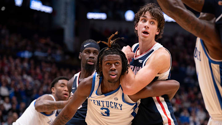 Kentucky guard Kam Williams and Gonzaga forward Braden Huff get tangled up during the Bulldogs’ blowout win. Kentucky guard Kam Williams and Gonzaga forward Braden Huff get tangled up during the Bulldogs’ blowout win.