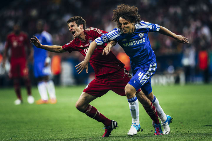 Thomas Muller of Bayern Muenchen vies with David Luiz of Chelsea