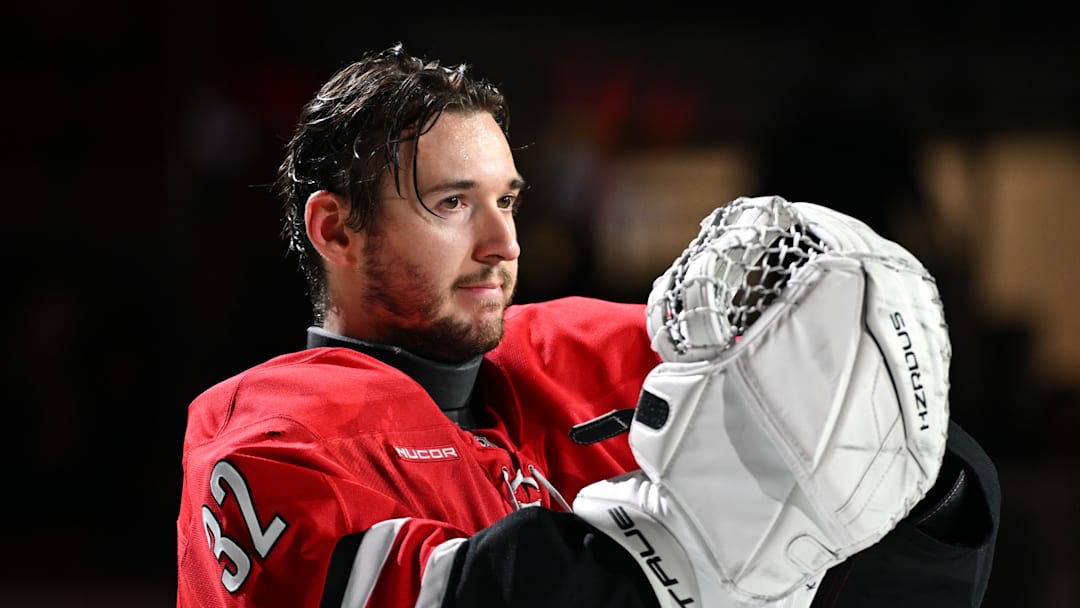 NHL: DEC 14 Flyers at Hurricanes