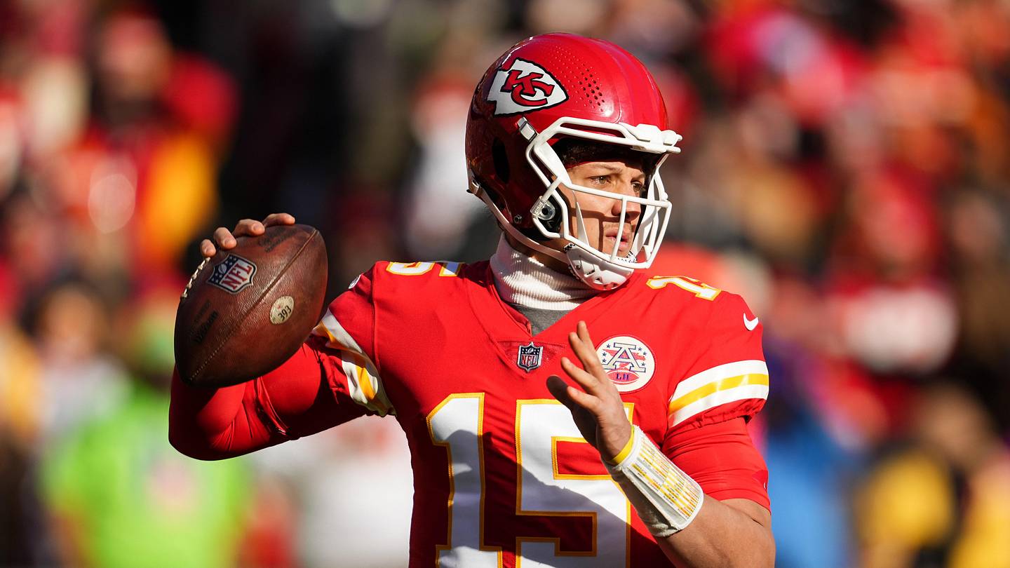 Mahomes running with ball