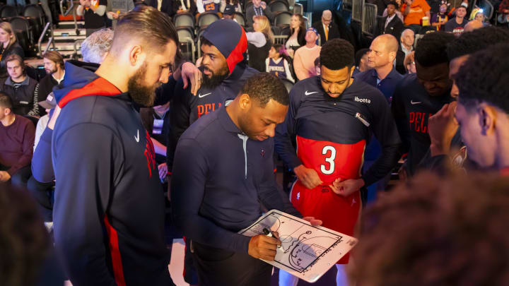 Dec 17, 2022; Phoenix, Arizona, USA; New Orleans Pelicans head coach Willie Green draws up a play in the huddle against the Phoenix Suns at Footprint Center.