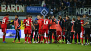 Die HSV-Spieler feiern den Sieg gegen Paderborn