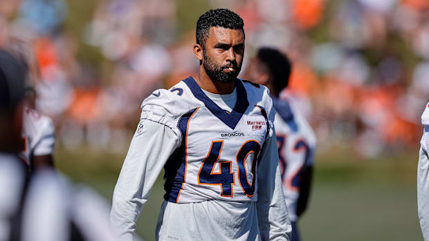 Aug 5, 2022; Englewood, CO, USA; Denver Broncos inside linebacker Justin Strnad (40) during training camp at the UCHealth Tra