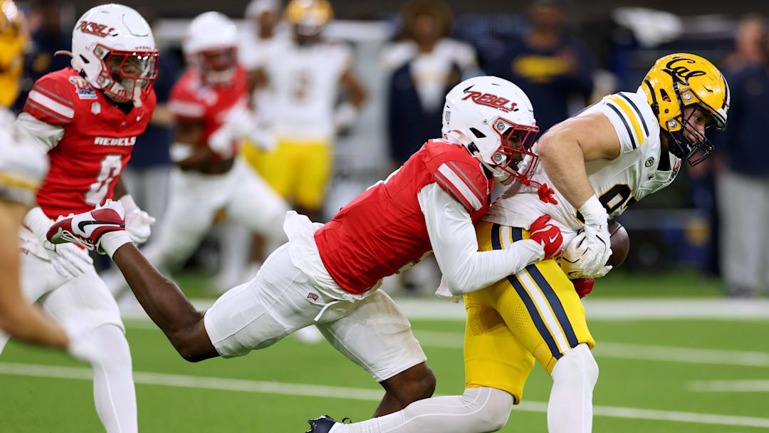 Jett Elad, seen making a tackle in the Art of Sport LA Bowl between his former UNLV team and California, has transferred to Rutgers, the Scarlet Knights announced last Thursday.
