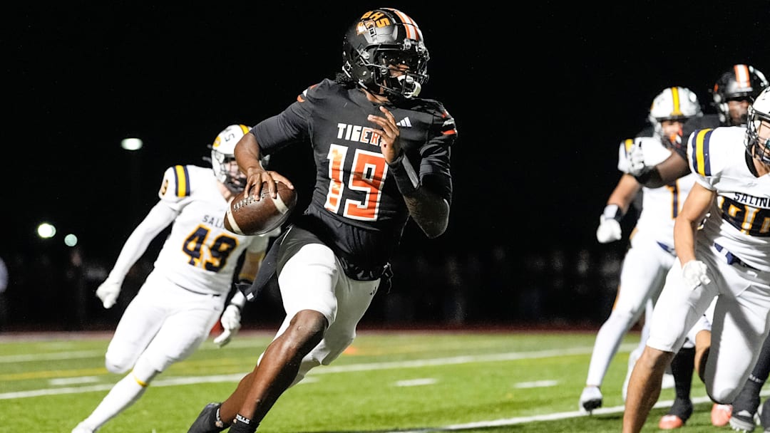 Belleville quarterback Bryce Underwood keeps the ball and runs against Saline during the second half of district final at Belleville High School in Belleville on Friday, Nov. 8, 2024. Belleville quarterback Bryce Underwood keeps the ball and runs against Saline during the second half of district final at Belleville High School in Belleville on Friday, Nov. 8, 2024.