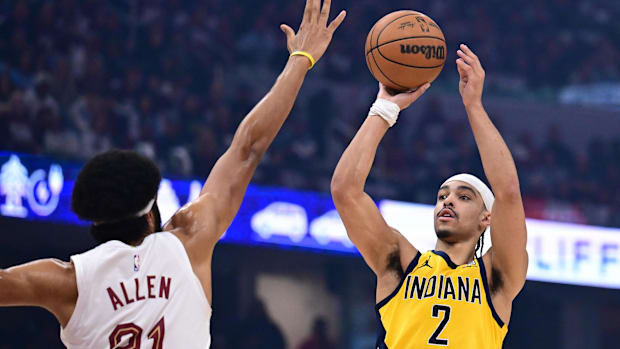 The goalkeeper of the Indiana Pacers Andrew Nembhard (2). 