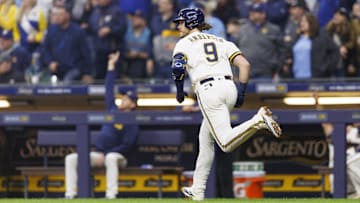 Milwaukee Brewers third baseman Brian Anderson (9)