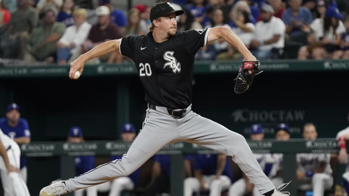 Jul 22, 2024; Arlington, Texas, USA; Chicago White Sox starting pitcher Erick Fedde (20) throws to the plate during the first inning against the Texas Rangers at Globe Life Field. Mandatory Credit: Raymond Carlin III-USA TODAY Sports