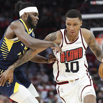 Nov 20, 2024; Houston, Texas, USA; Houston Rockets forward Jabari Smith Jr. (10) dribbles the ball Indiana Pacers forward Jarace Walker (5) defends during the second quarter at Toyota Center. Mandatory Credit: Troy Taormina-Imagn Images