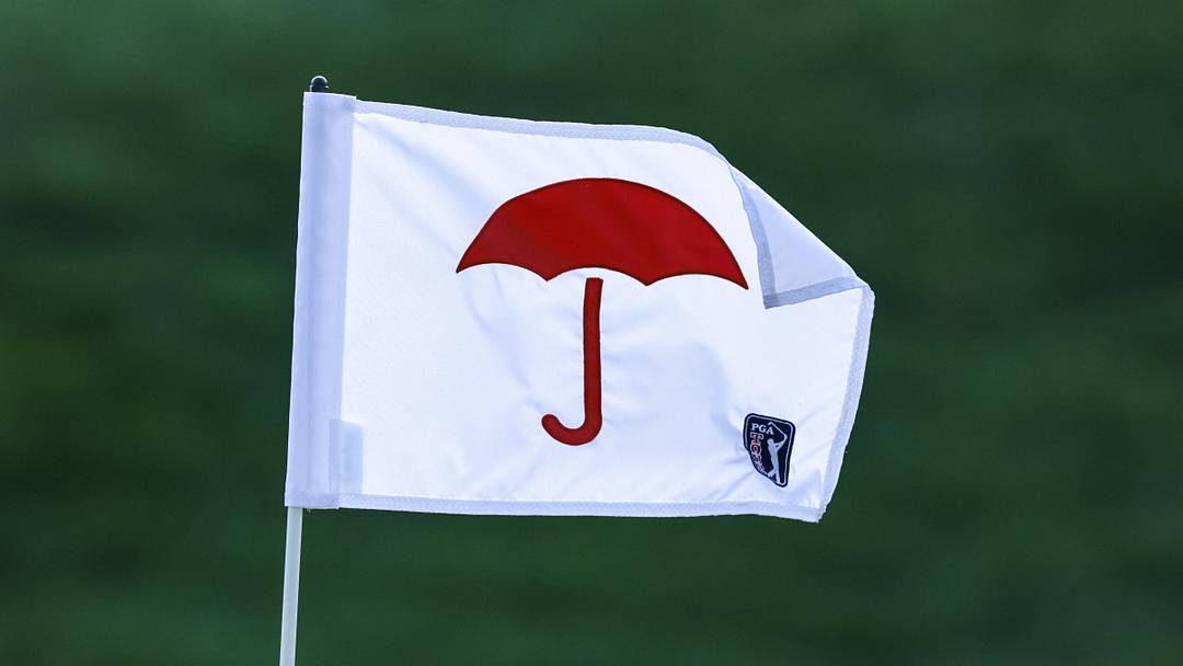 Travelers Championship flag on the 18th hole at TPC River Highlands