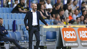 "Erik Ten Hag sẽ phải đối phó với vấn đề do quy định ông đề ra"