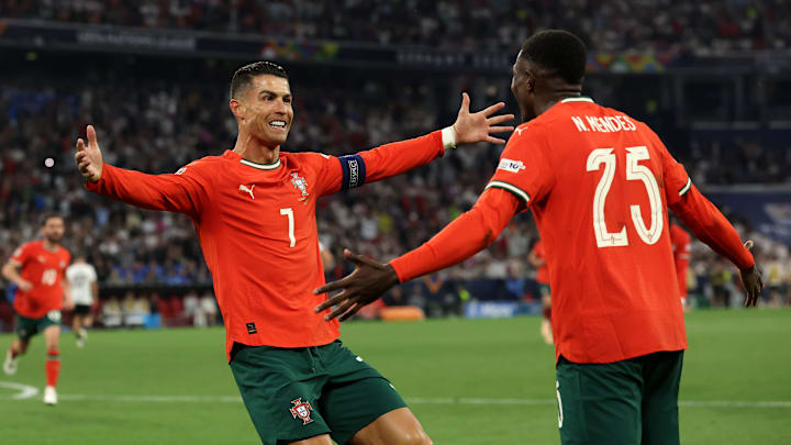 Cristiano Ronaldo erzielt das Siegtor für Portugal gegen Deutschland Cristiano Ronaldo erzielt das Siegtor für Portugal gegen Deutschland