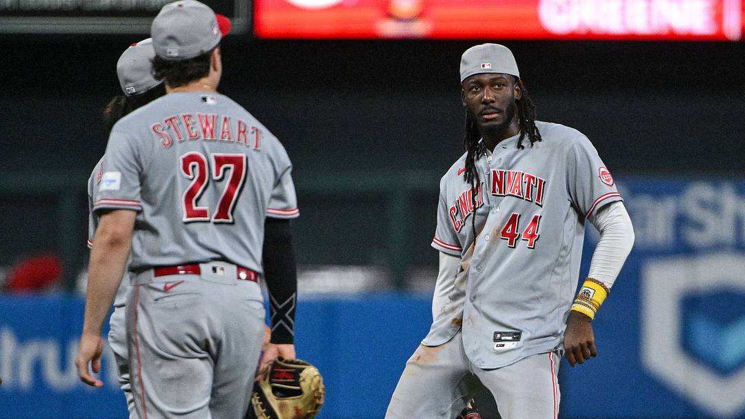 Jul 24, 2026; St. Louis, Missouri, USA; Cincinnati Reds shortstop Elly de la Cruz (44) celebrates with teammates after the Reds defeated the St. Louis Cardinals at Busch Stadium. Mandatory Credit: Jeff Curry-Imagn Images Jul 24, 2026; St. Louis, Missouri, USA; Cincinnati Reds shortstop Elly de la Cruz (44) celebrates with teammates after the Reds defeated the St. Louis Cardinals at Busch Stadium. Mandatory Credit: Jeff Curry-Imagn Images