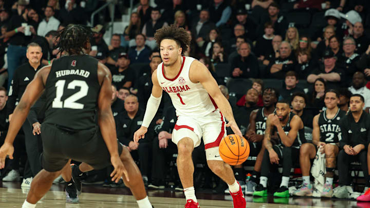 Jan 29, 2025; Starkville, Mississippi, USA; Alabama Crimson Tide guard Mark Sears (1) looks to pass the ball as Mississippi State Bulldogs guard Josh Hubbard (12) defends during the first half at Humphrey Coliseum. Mandatory Credit: Wesley Hale-Imagn Images Jan 29, 2025; Starkville, Mississippi, USA; Alabama Crimson Tide guard Mark Sears (1) looks to pass the ball as Mississippi State Bulldogs guard Josh Hubbard (12) defends during the first half at Humphrey Coliseum. Mandatory Credit: Wesley Hale-Imagn Images